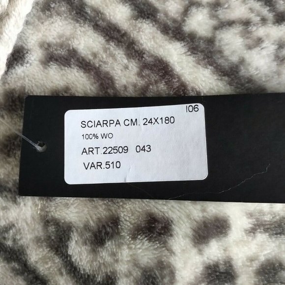 Marc by Marc Jacobs - 100% Wool  Oatmeal Scarf - Picture 4 of 4